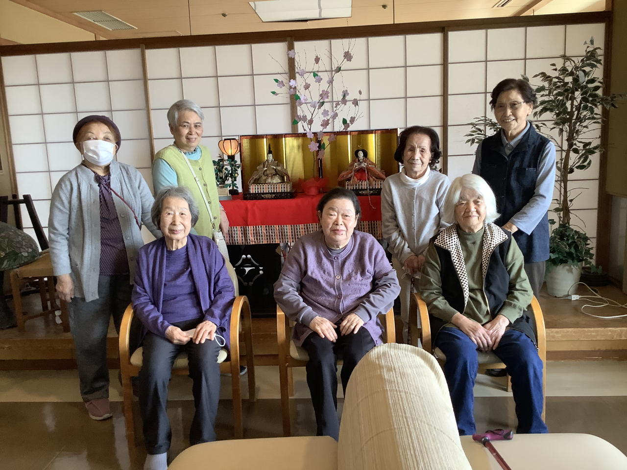 ひなまつりの飾り付けと記念写真