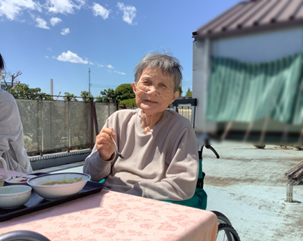 栄養チームとリハビリチームのコラボレーション企画　　　　　　　　『春のピクニック気分大作戦♪』