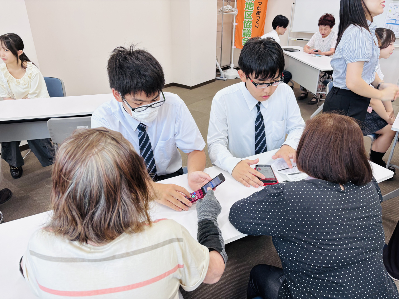 次回のスマホセンターは、 10/4(土)13：00～17：00で行います!! ※お間違えなくお越しください。