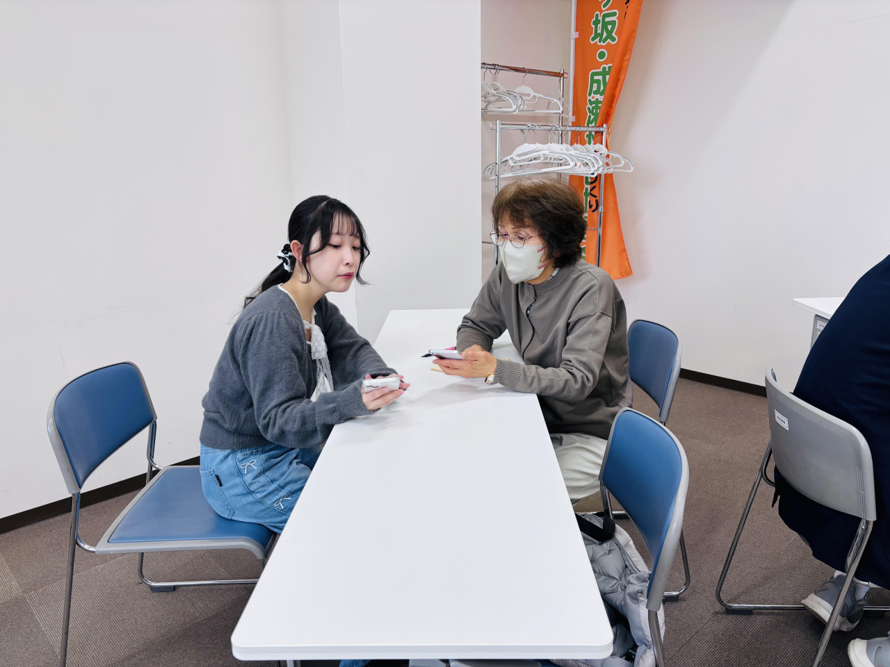 次回のスマホセンターは、 1/10(土)13：00～17：00成瀬コミュニティセンターで行います!! 