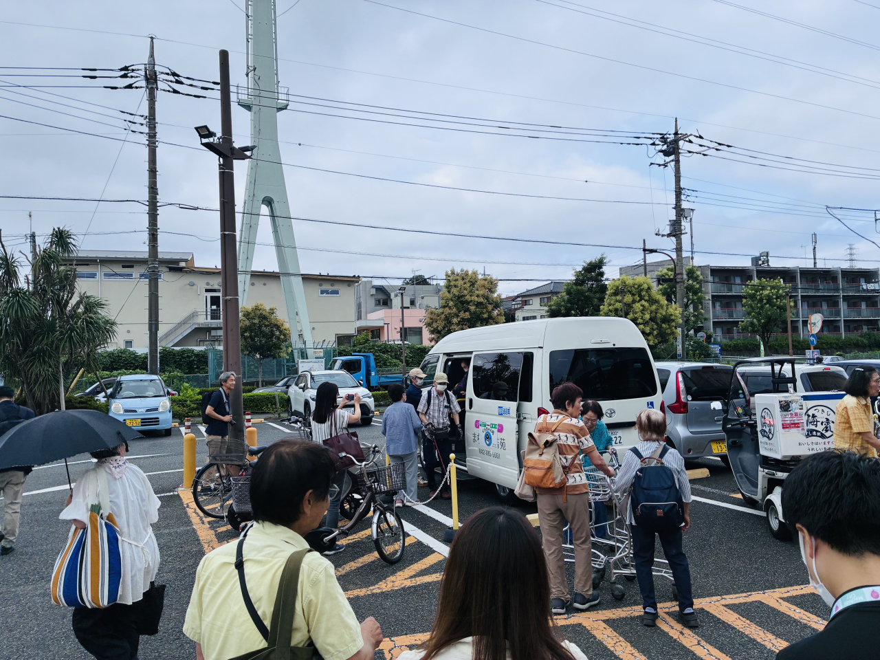 地域の移動を支えてきた「くらちゃん号」。乗客1万人達成を記念し、時事通信の取材を受けました。